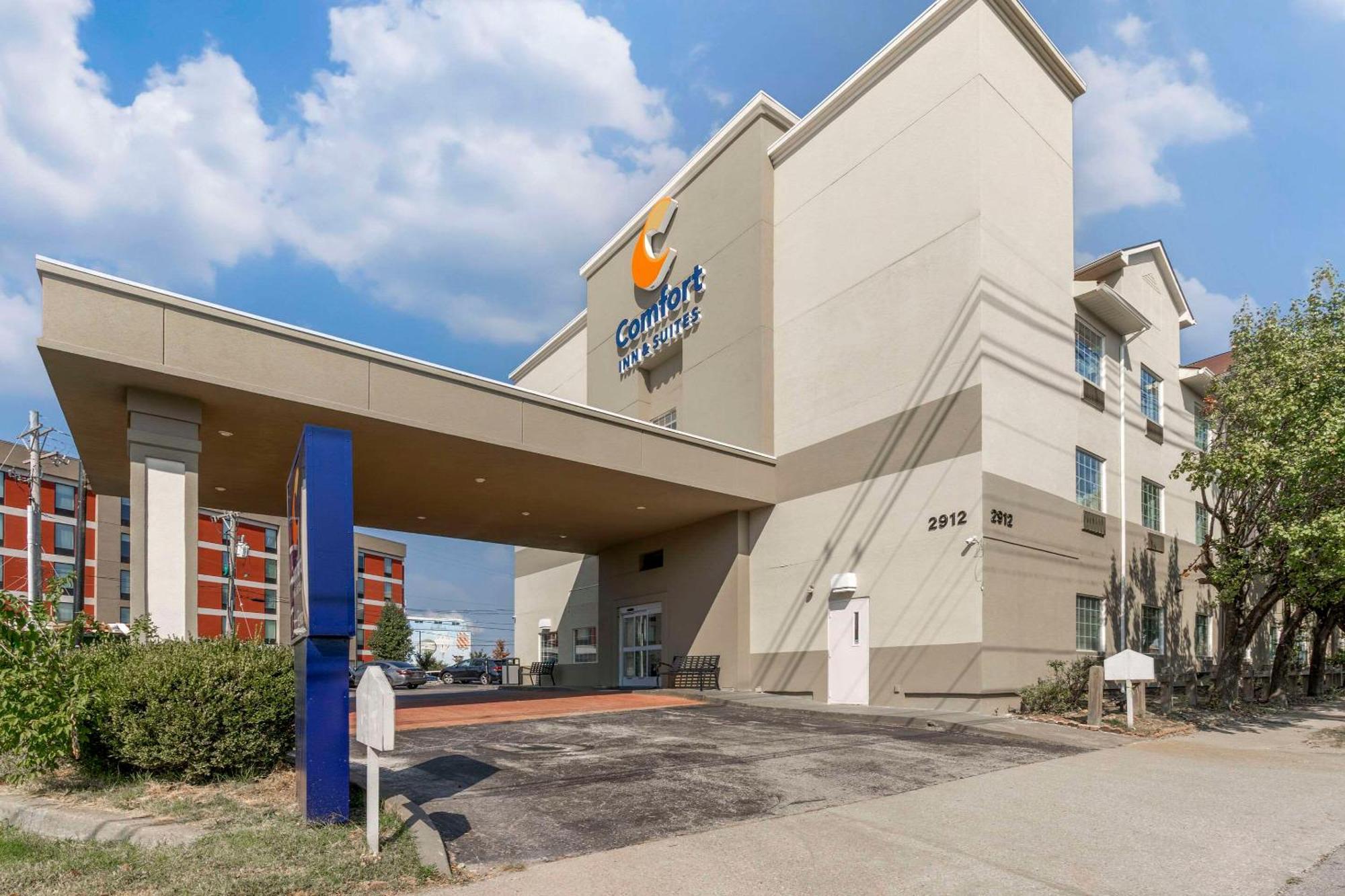 Comfort Inn & Suites Louisville Airport Fair & Expo Exterior photo